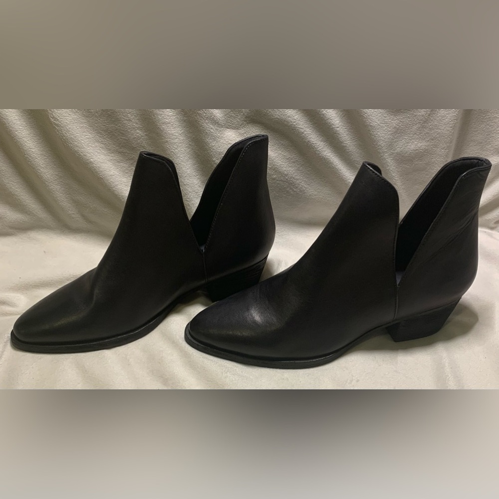 Free People Charm Double V Ankle Boots Black Leather size EU 38.5 / US 8 NWOB - Picture 7 of 10